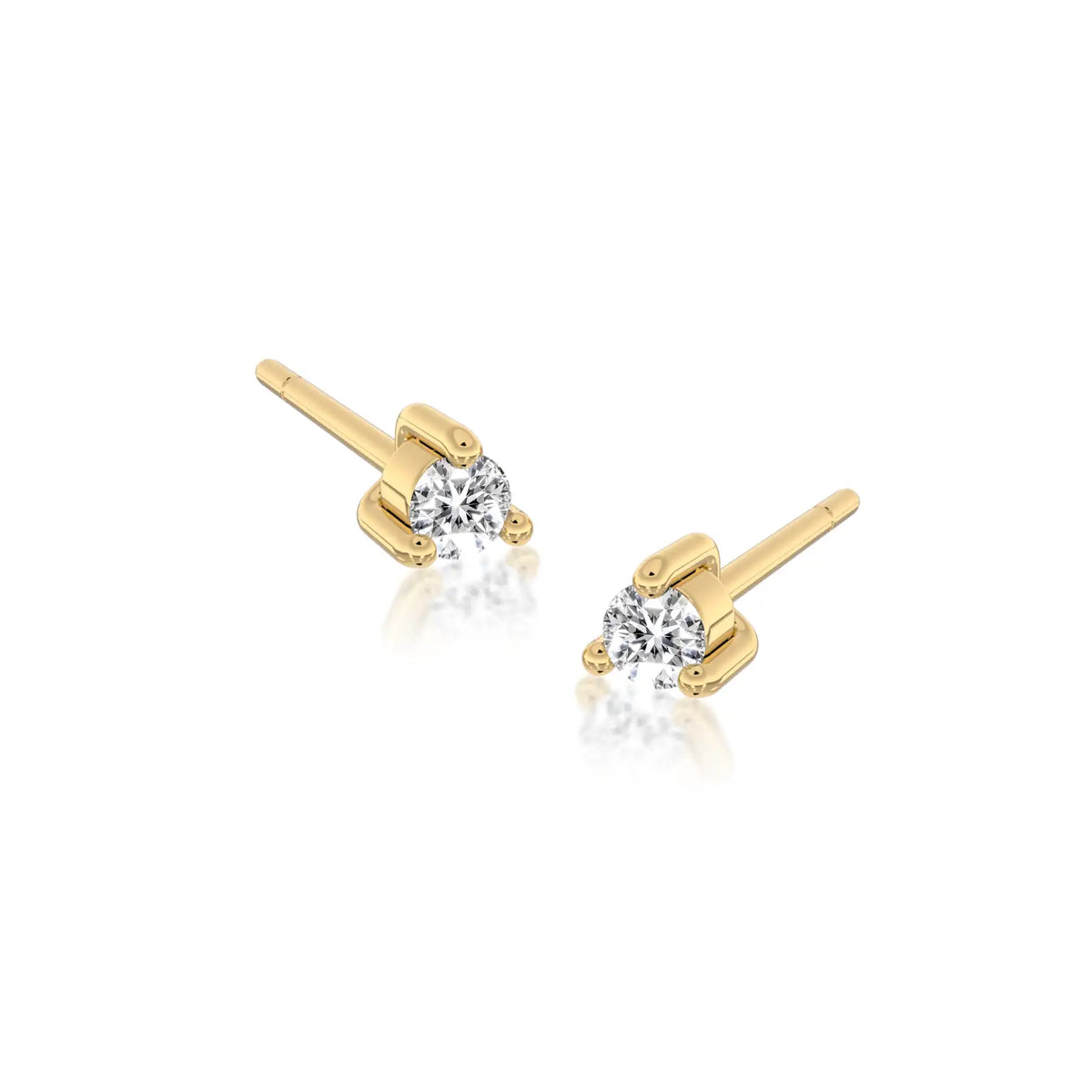 straight view of the Rui 芮 round solitaire earrings, showing their delicate martini prongs.