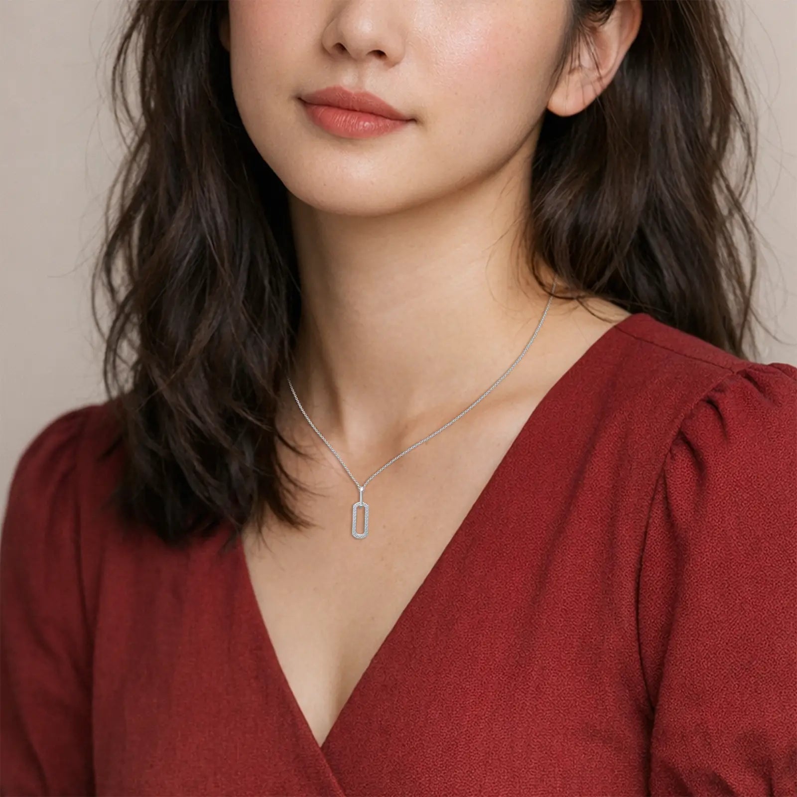 Women wearing trendy paper clip diamond pendant 