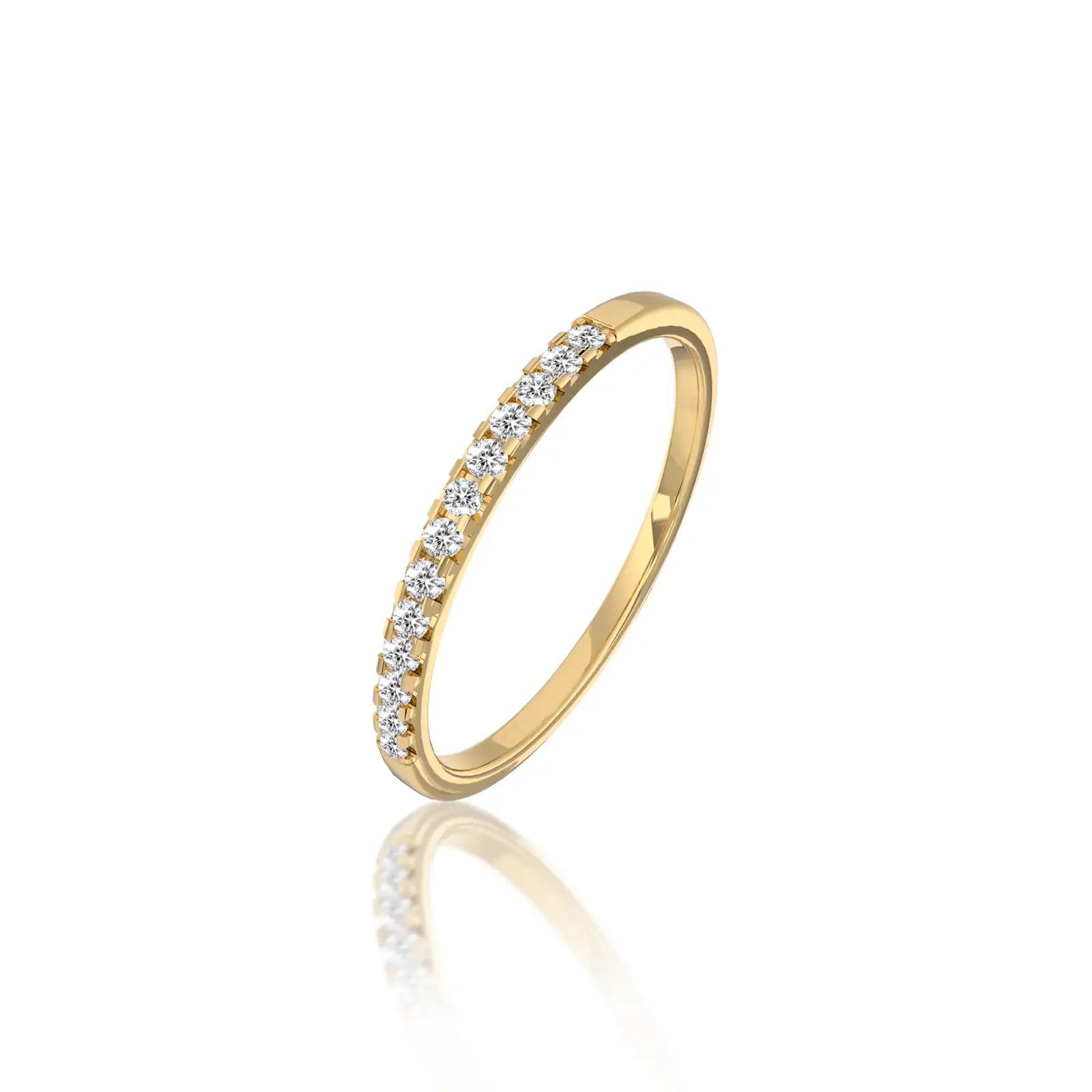 Slanting angle detail of the Xing 福 structured eternity band, highlighting its dazzling craftsmanship.