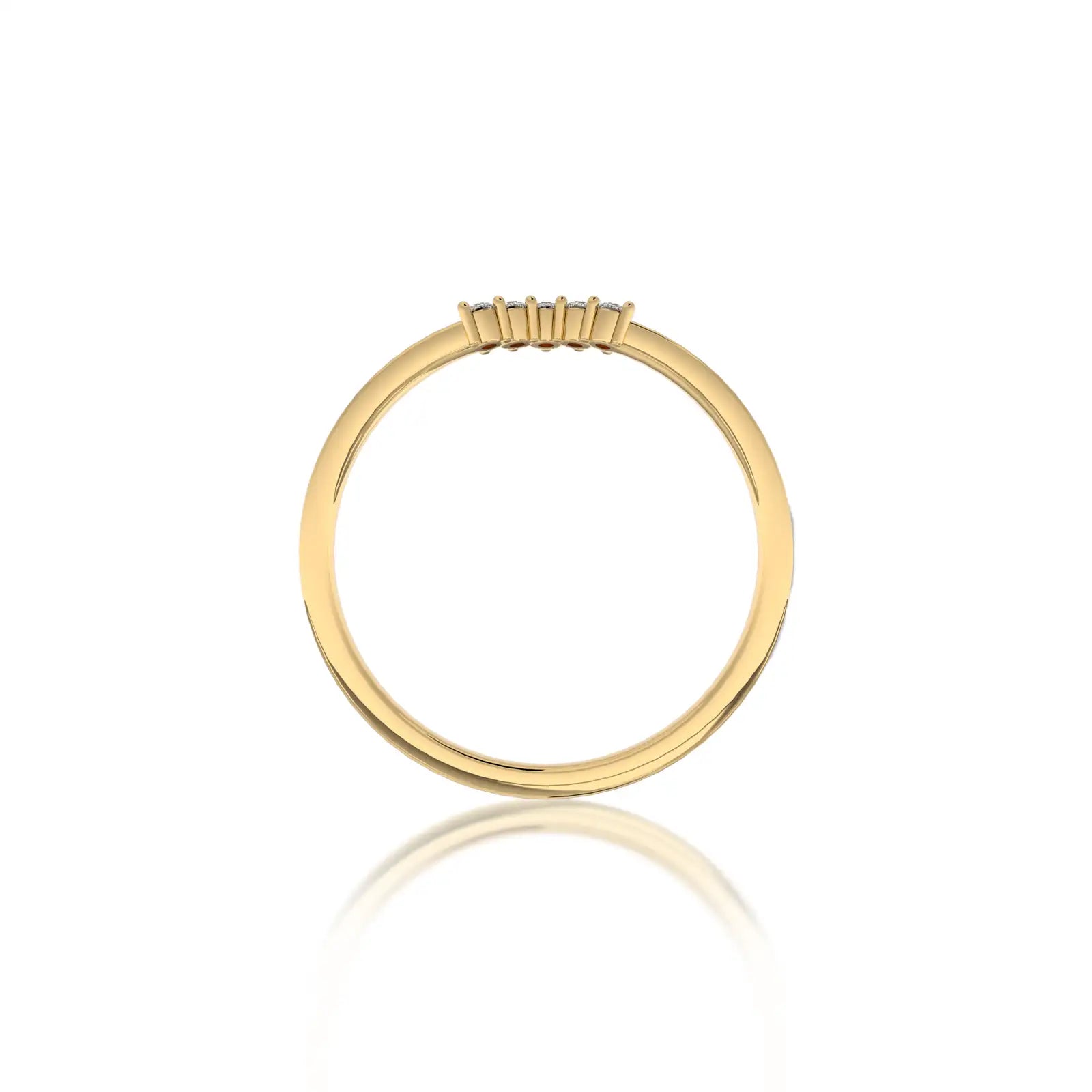 The tiara-shaped design of the Ai 爱 ring makes it a charming choice for daily wear.