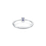 The classic sapphire setting of the Lan 蓝 ring makes it a charming choice for daily wear.