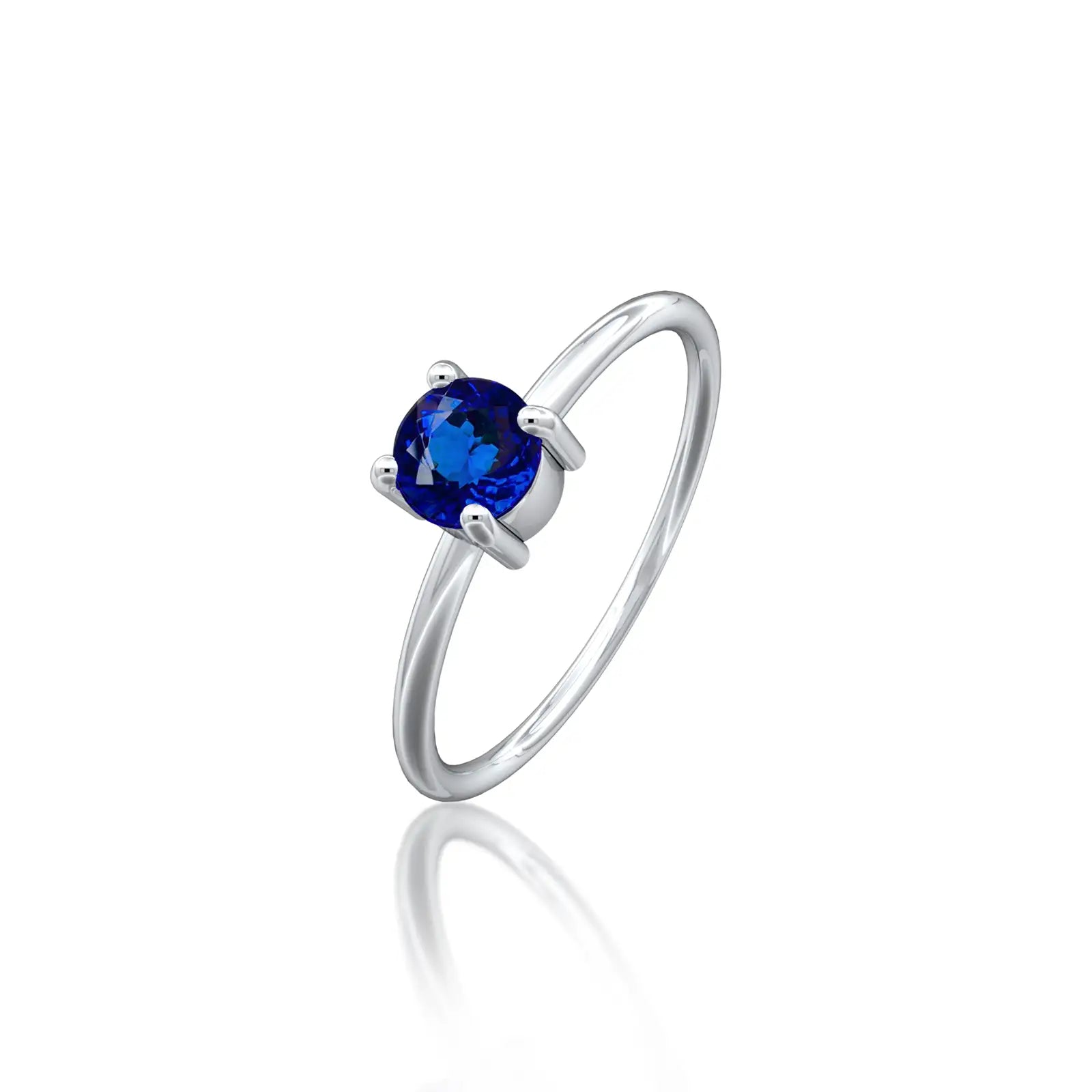 Fortune Jewelry's Lan 蓝 sapphire ring is fabulous, charming, and perfect for office wear.