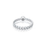 The interlocking chain-link setting of the Rong 荣 ring makes it a charming choice for daily wear.