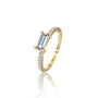 The sharp baguette-cut setting of the Jing 镜 ring makes it a head-turning choice for daily wear.
