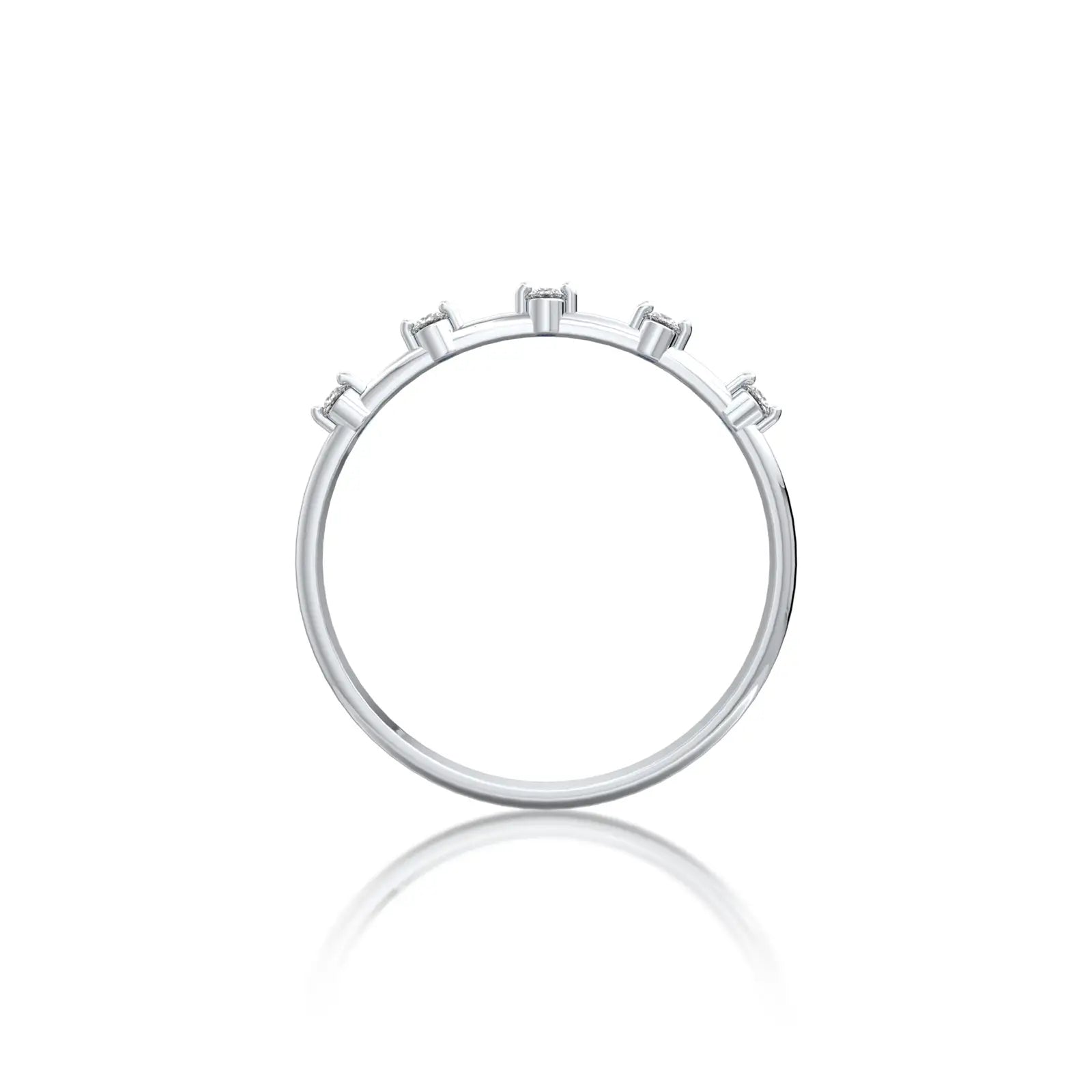 Fortune Jewelry presents the Linear ring, a refined choice for the woman who leads with grace.